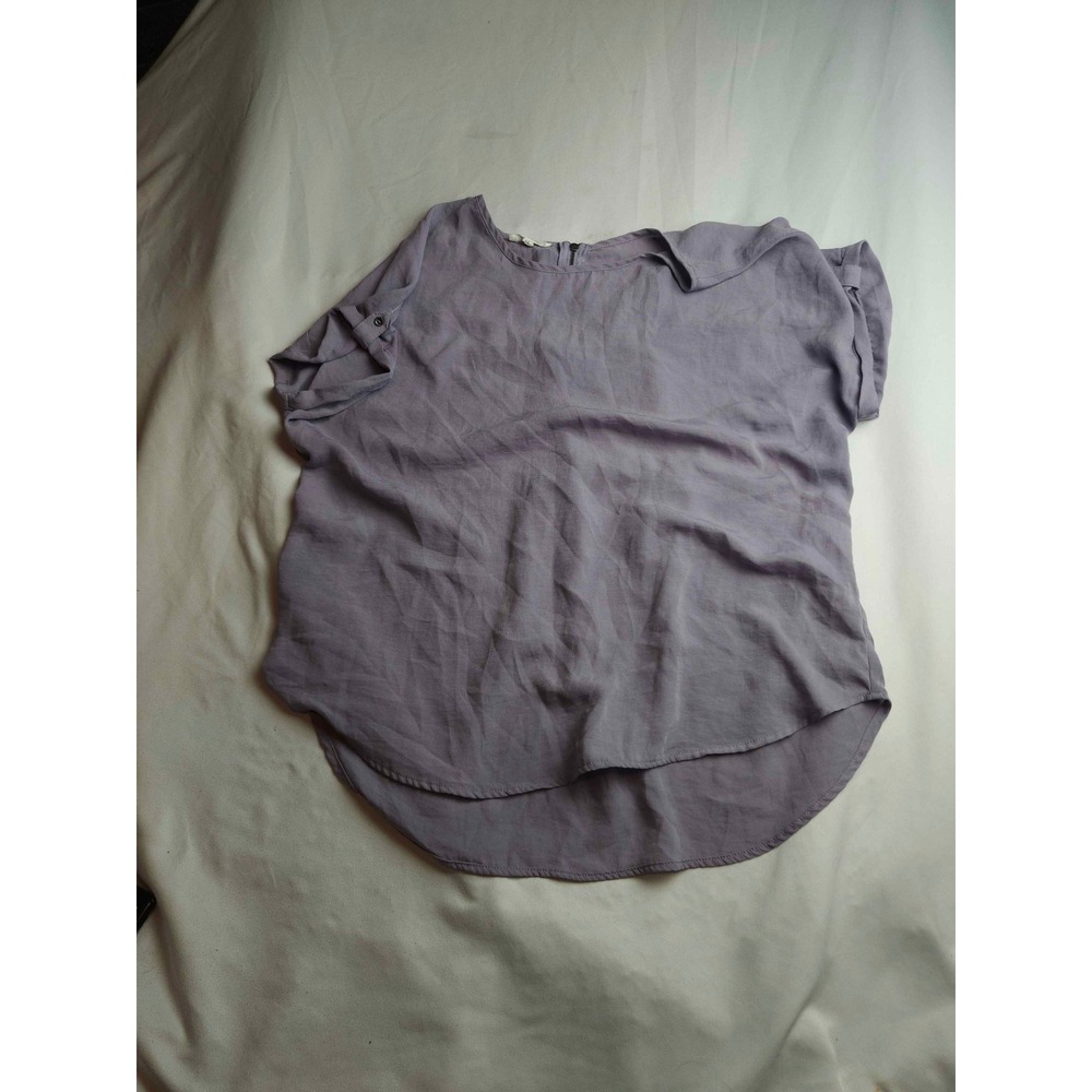 Maurices Lavender Purple Short Sleeve Zipper Back Blouse Womens Medium